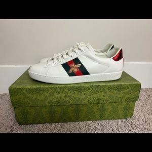 Gucci ace bee size G11